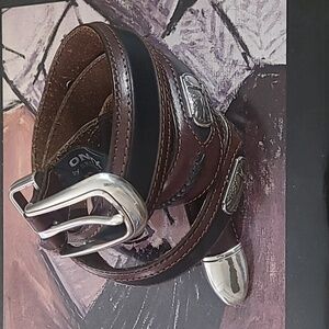 ONYX BY BRIGHTON LEATHER BELT WITH SILVER GOLF MOTIFS